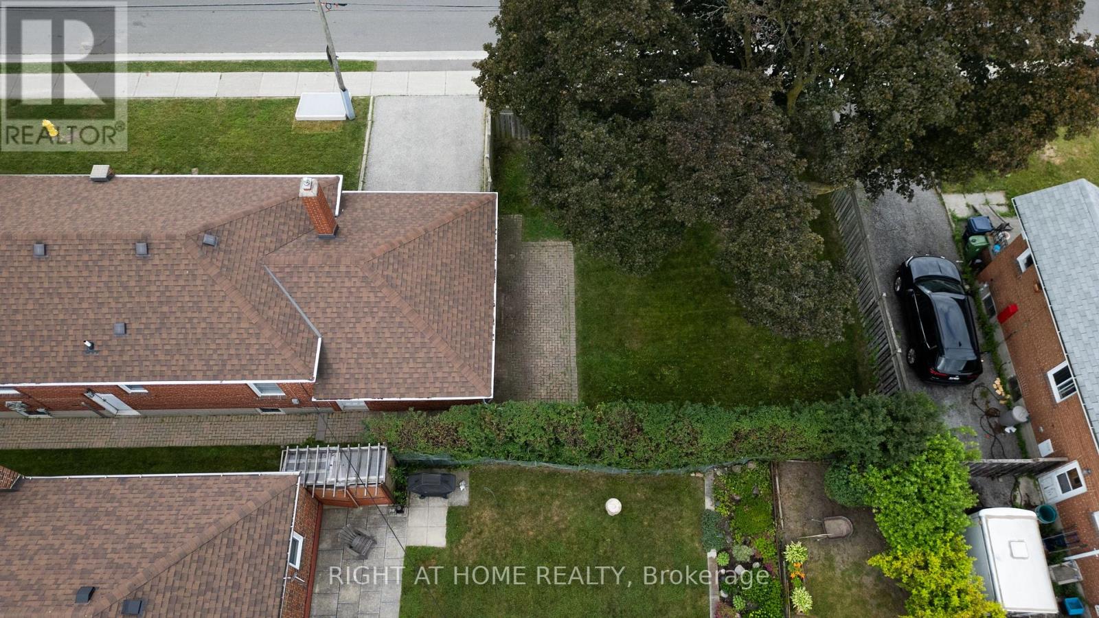 2 MIDHOLM DRIVE - 38