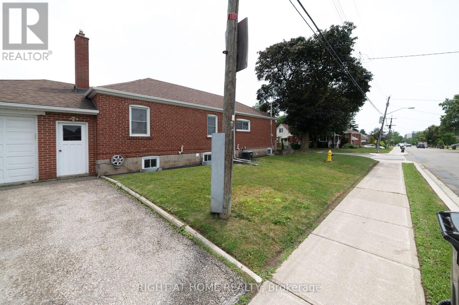 2 MIDHOLM DRIVE - 39