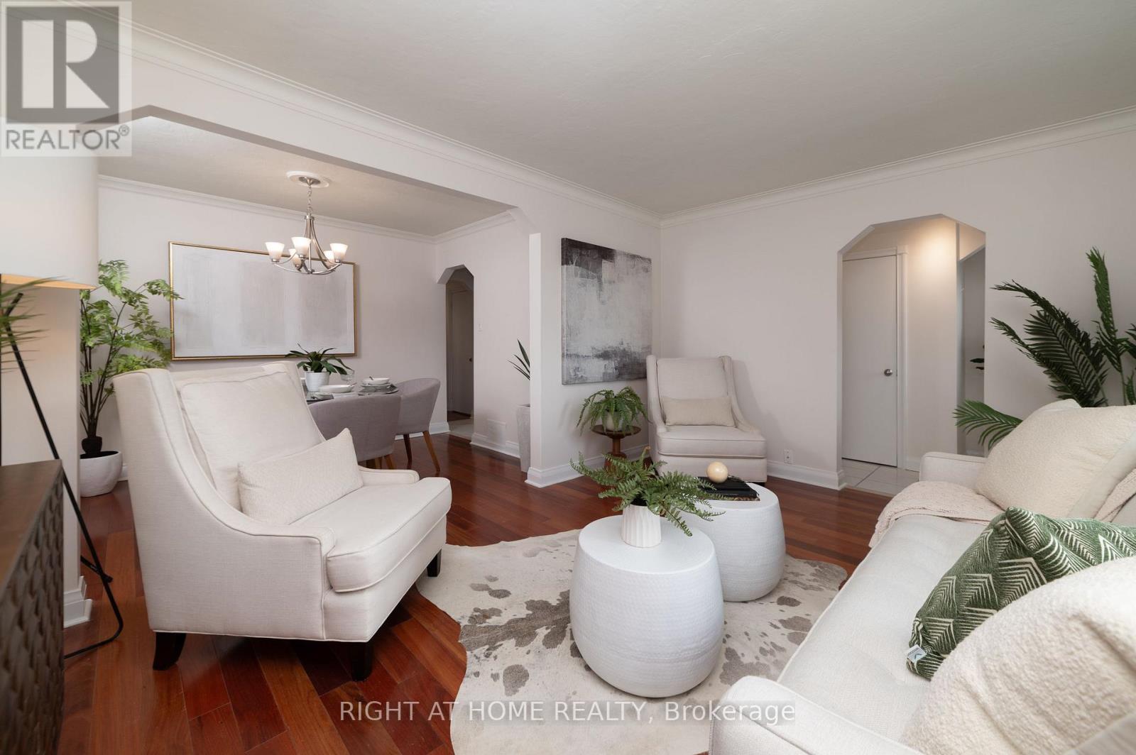 2 MIDHOLM DRIVE - 8