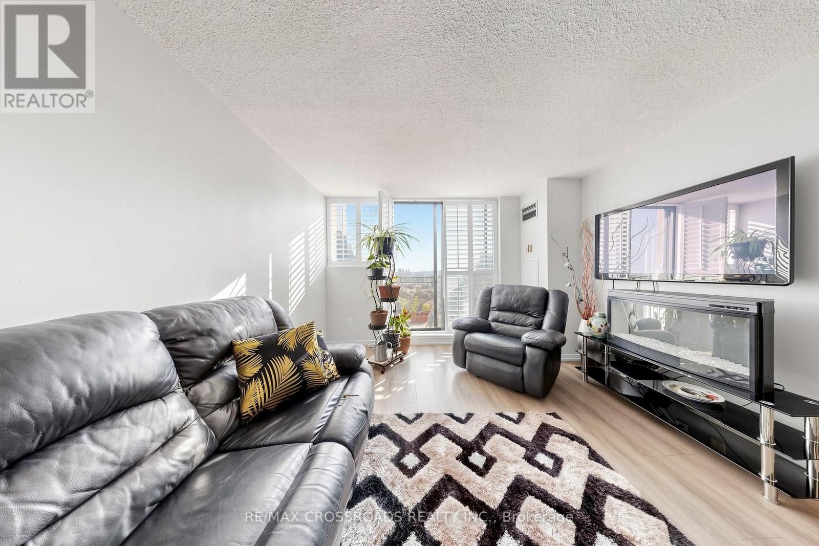 #PH207 99 BLACKWELL AVENUE - 10