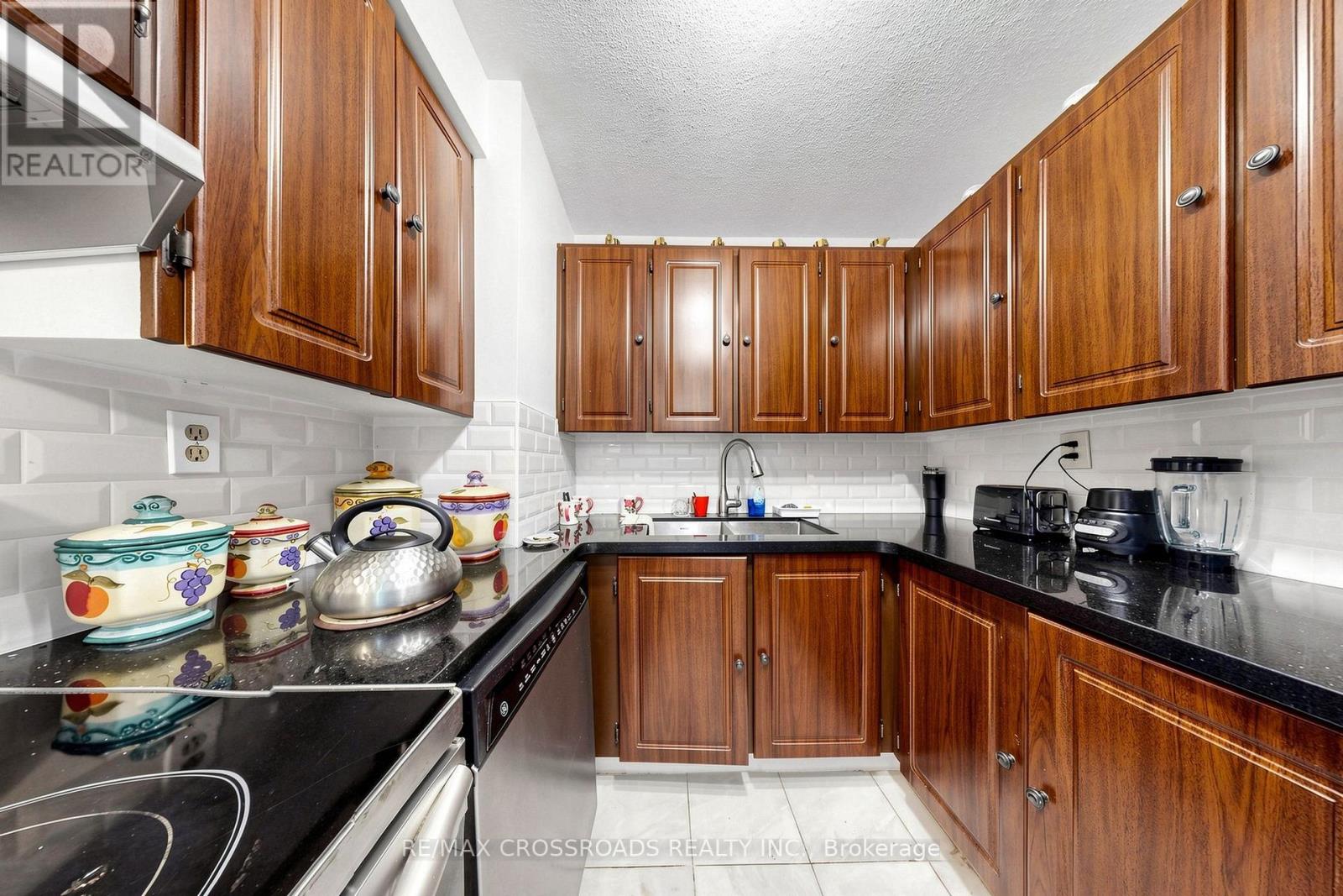 #PH207 99 BLACKWELL AVENUE - 18