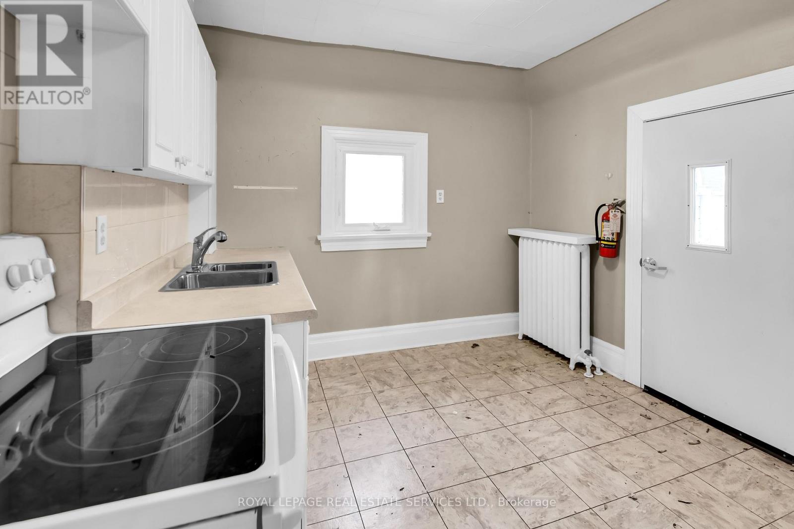 127 WAVERLEY ROAD - 26