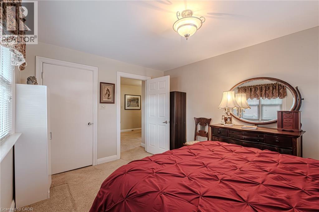109 TALBOT Street N - 24