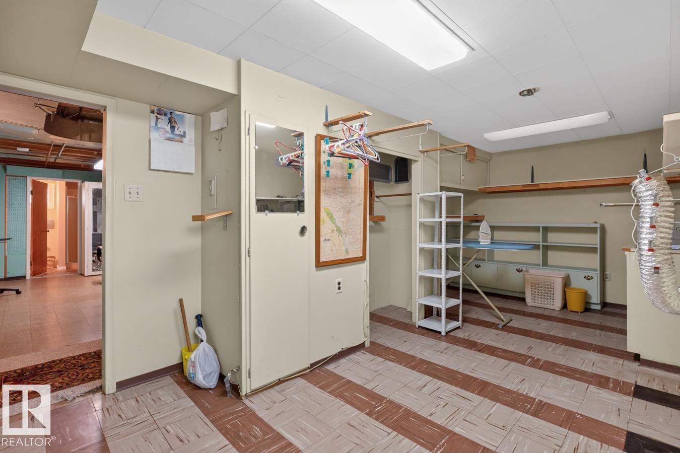 9627 146 ST NW - 33