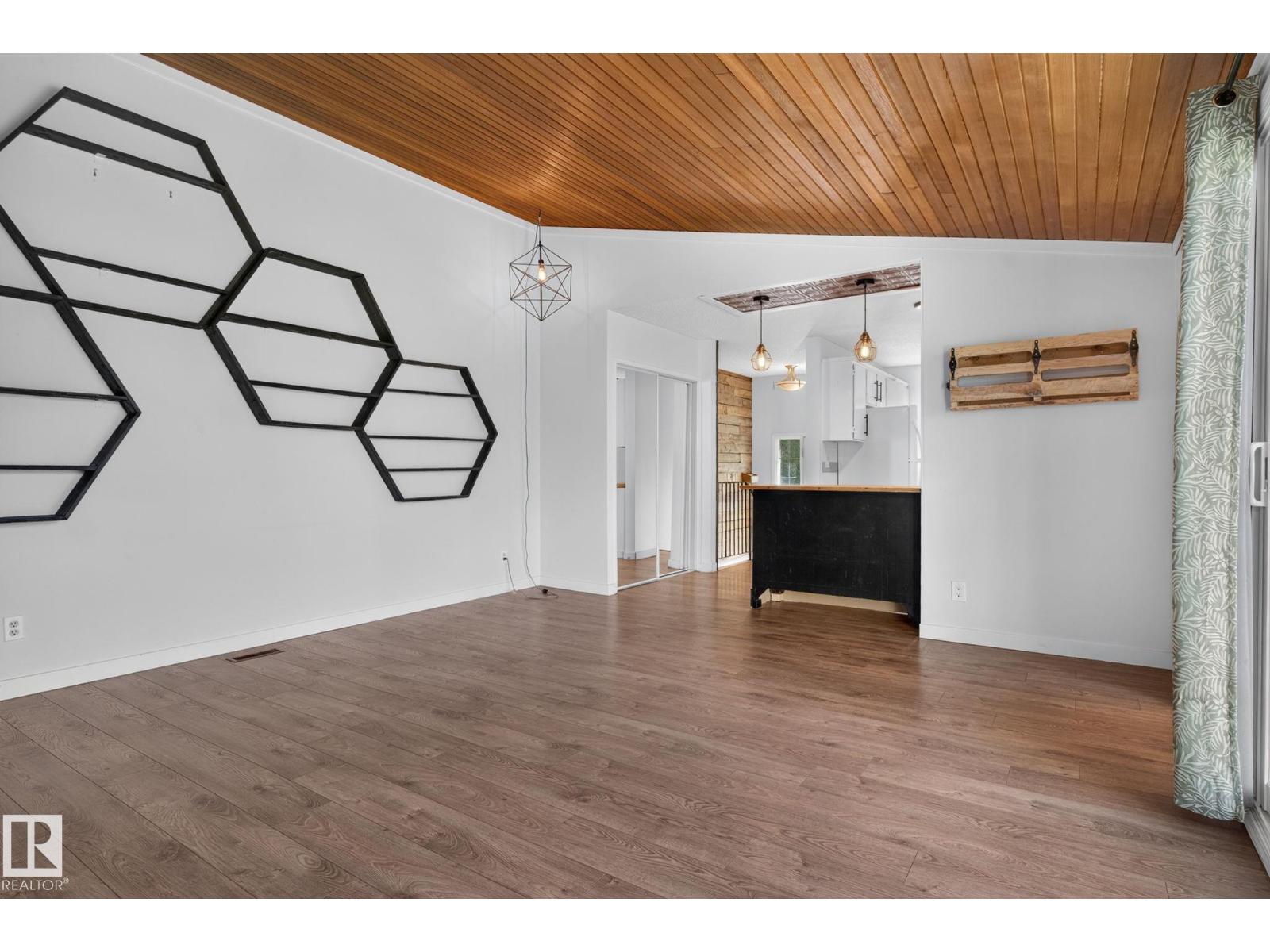 1071 MILLBOURNE RD E NW - 16