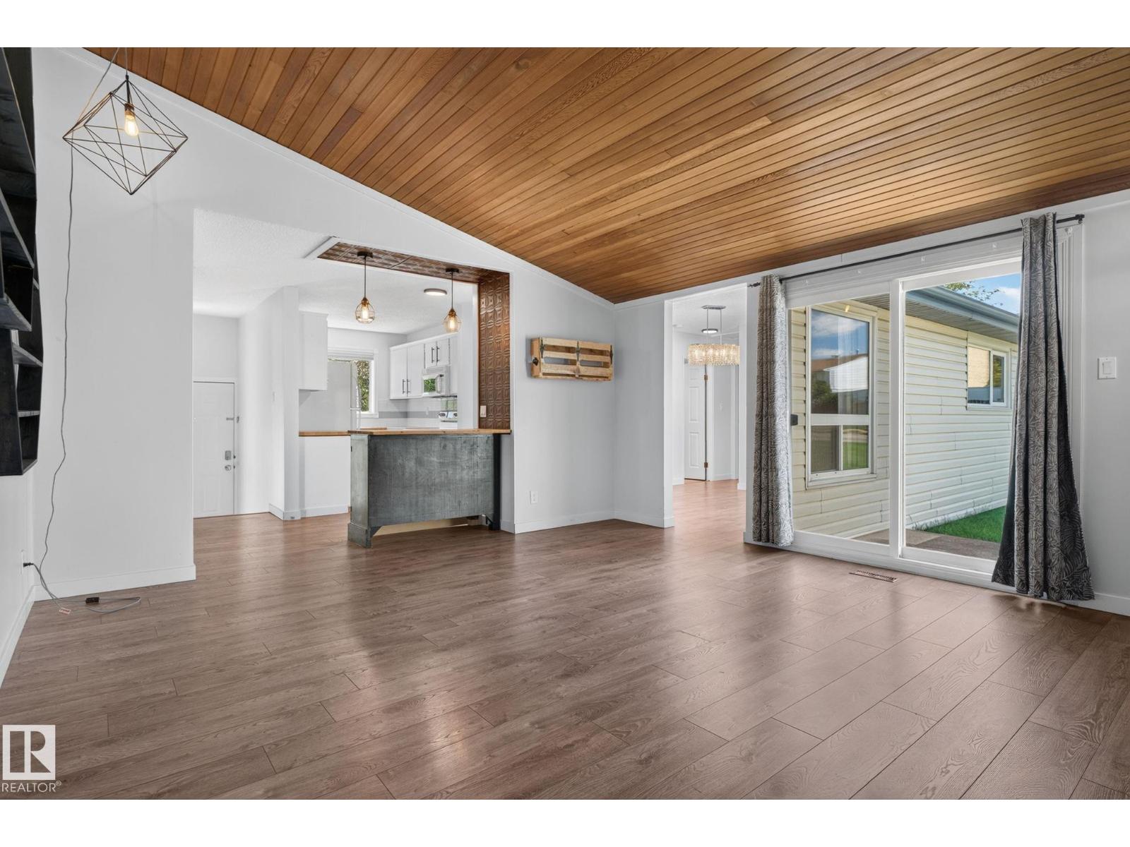 1071 MILLBOURNE RD E NW - 17