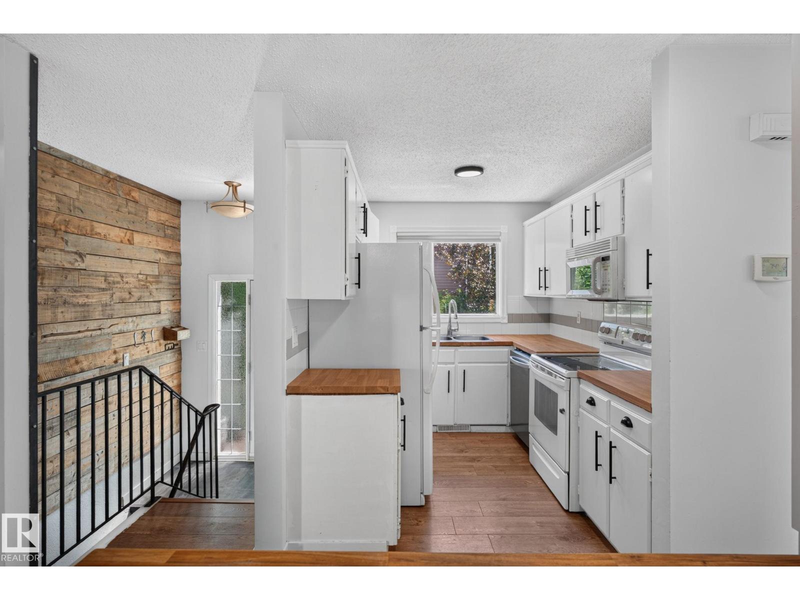 1071 MILLBOURNE RD E NW - 19