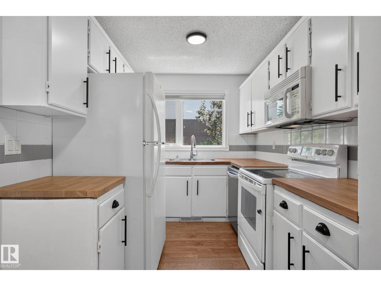 1071 MILLBOURNE RD E NW - 20