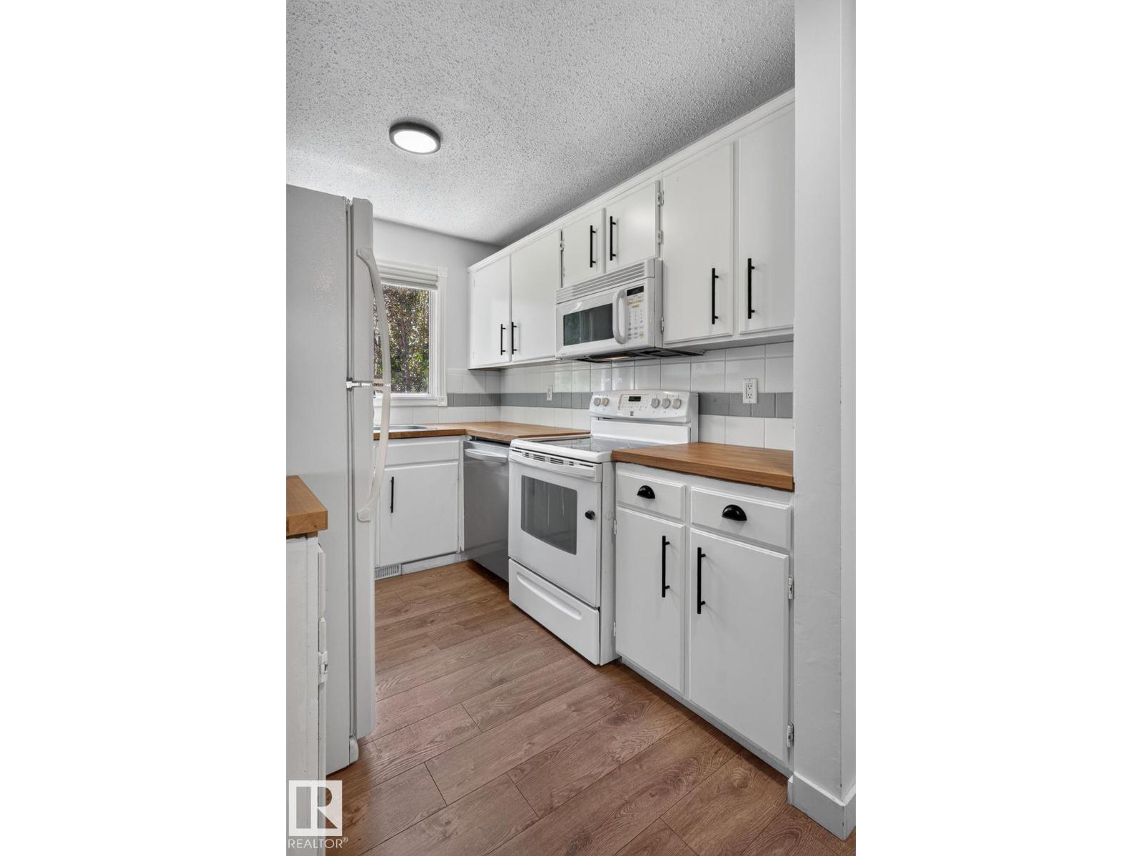 1071 MILLBOURNE RD E NW - 21