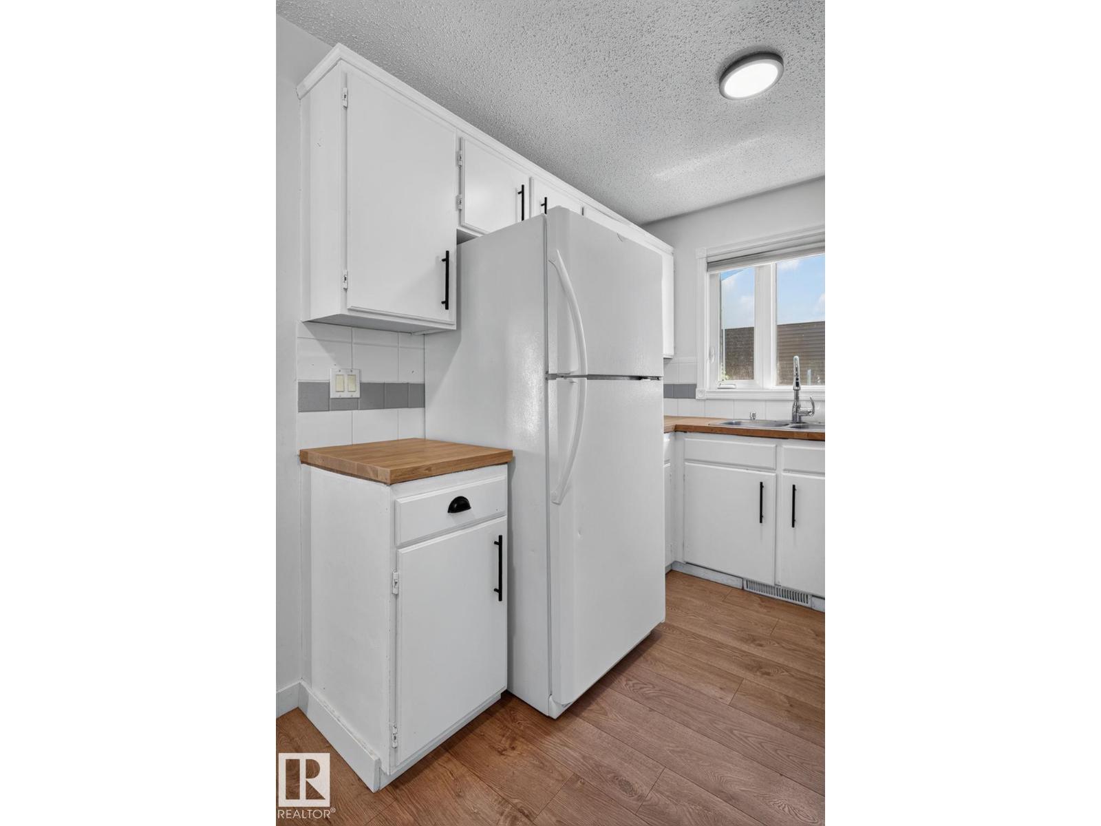 1071 MILLBOURNE RD E NW - 22