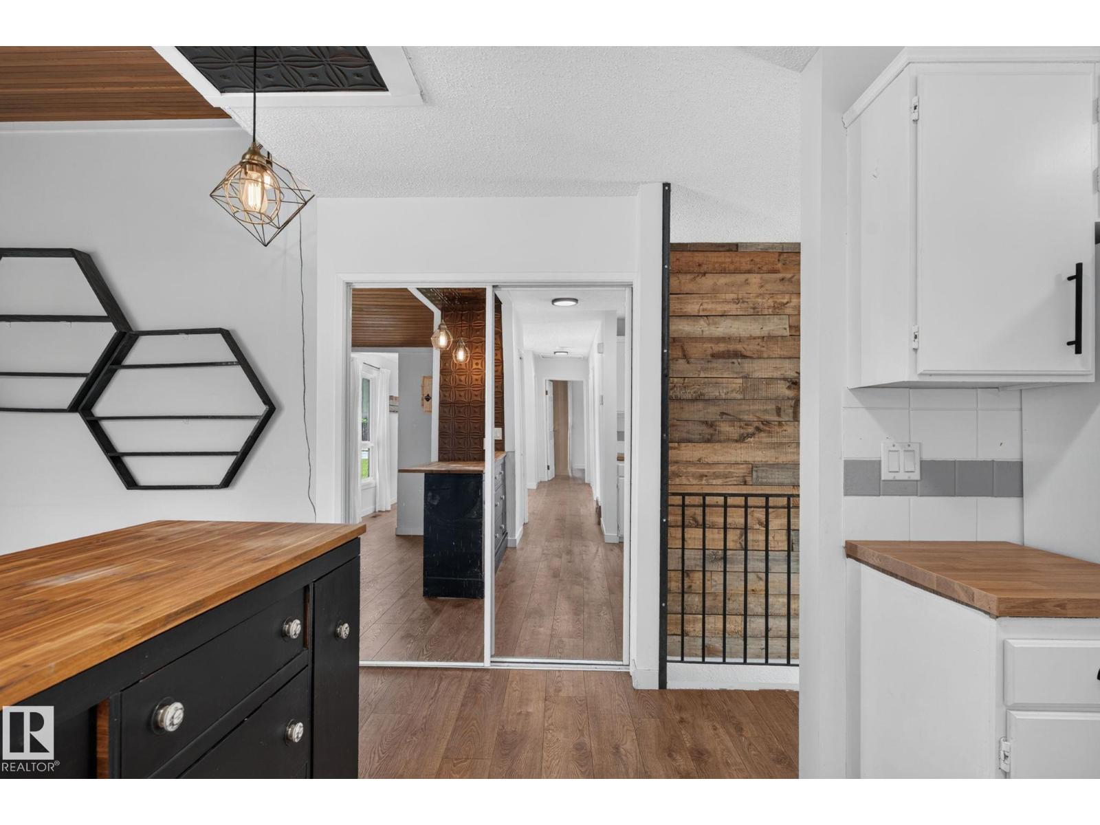 1071 MILLBOURNE RD E NW - 23