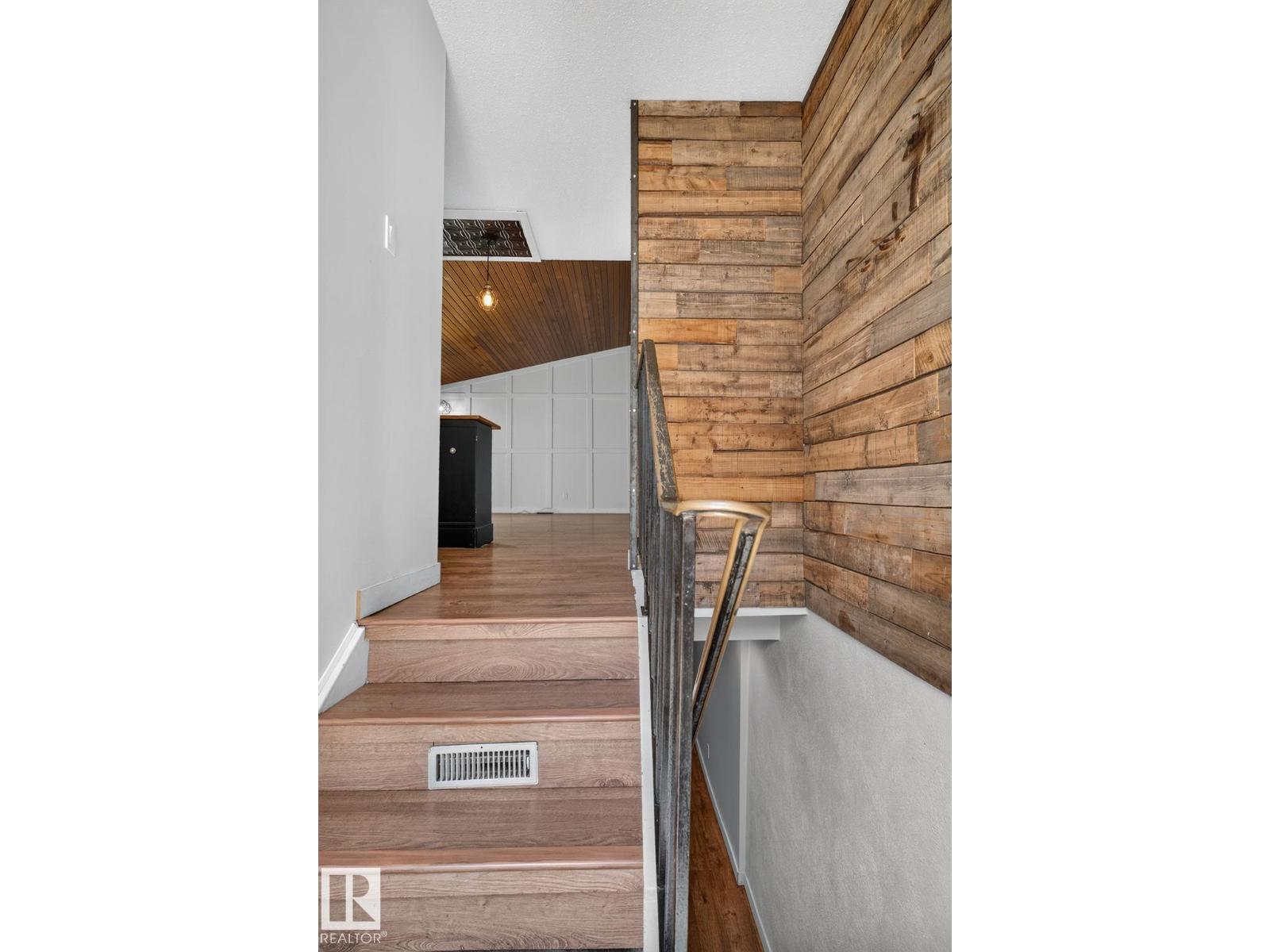 1071 MILLBOURNE RD E NW - 37