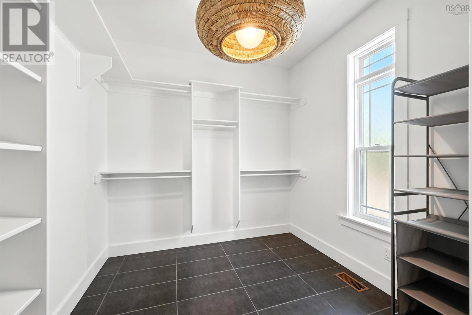 261 Aberdeen Drive - 18
