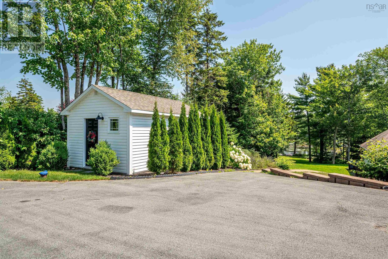261 Aberdeen Drive - 38