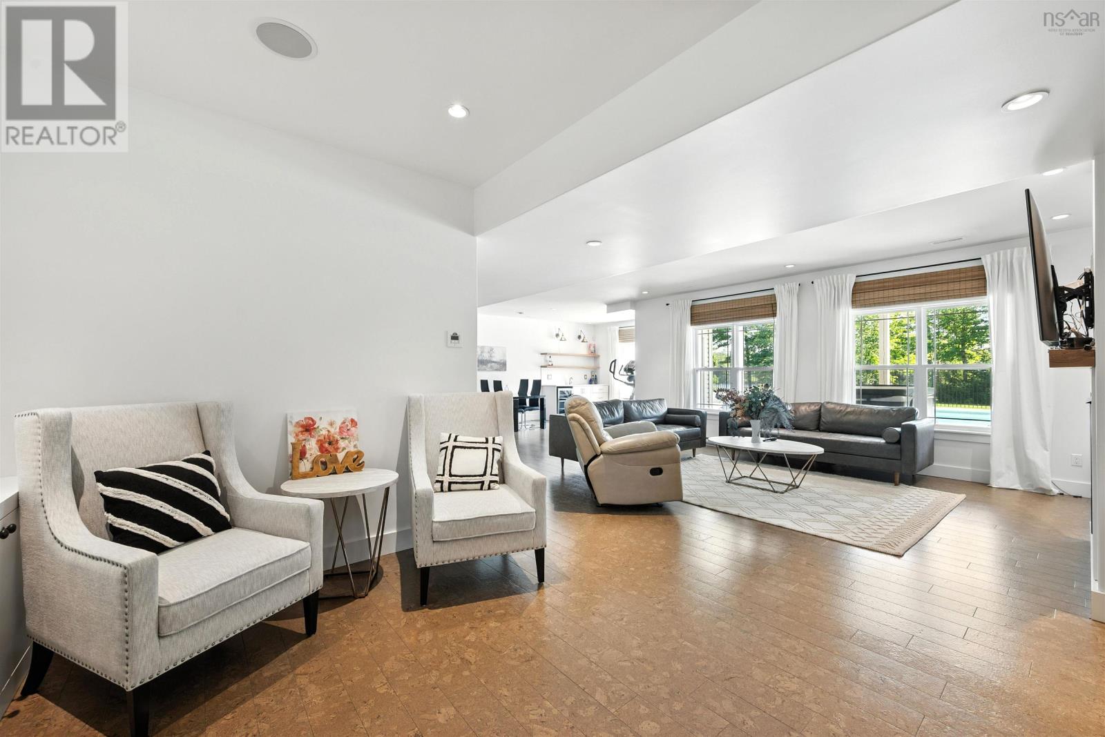 261 Aberdeen Drive - 33