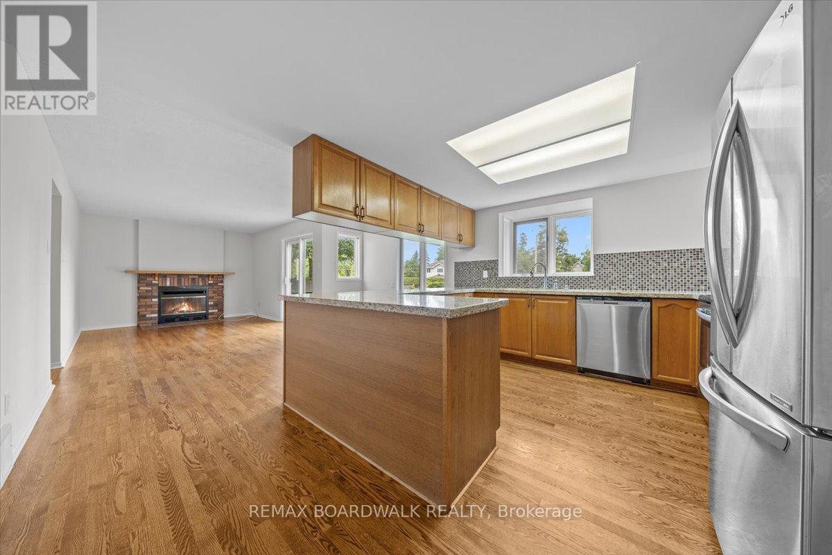 42 PICKWICK DRIVE - 11