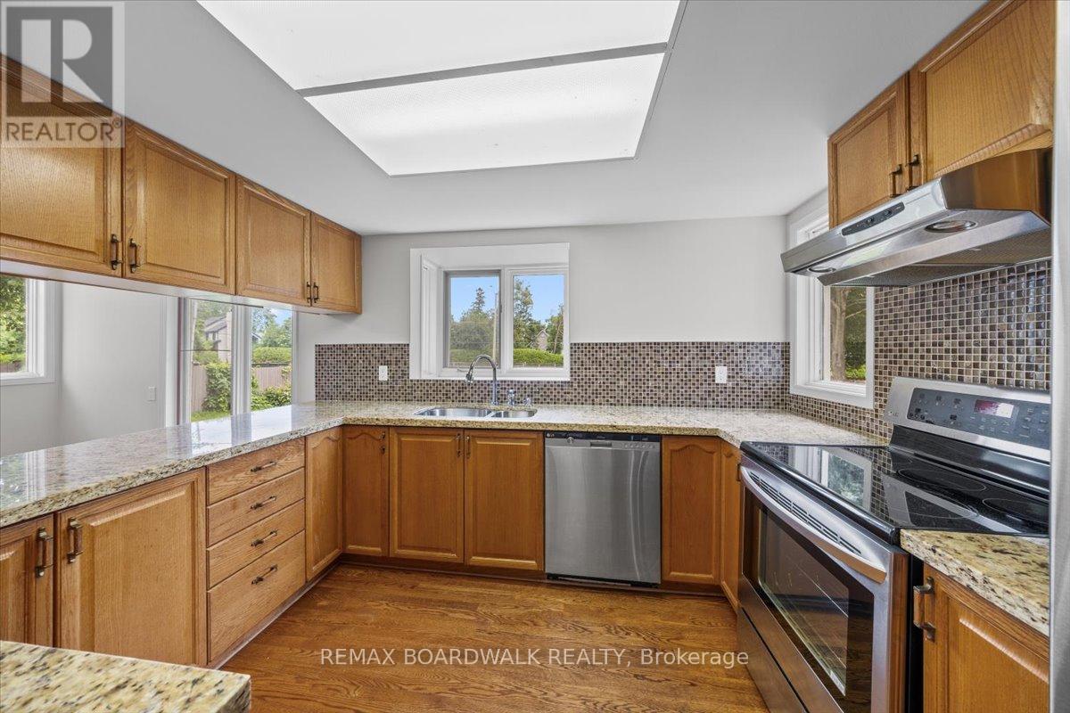 42 PICKWICK DRIVE - 12