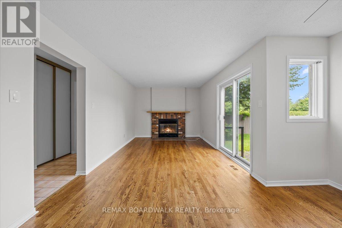 42 PICKWICK DRIVE - 16