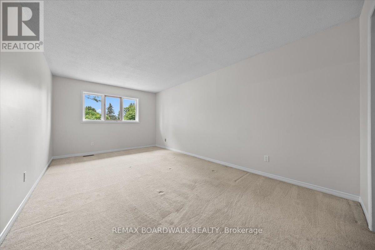 42 PICKWICK DRIVE - 21