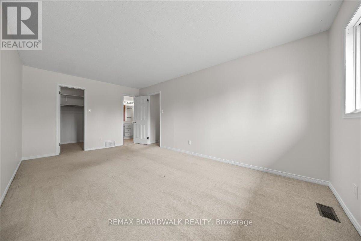 42 PICKWICK DRIVE - 22