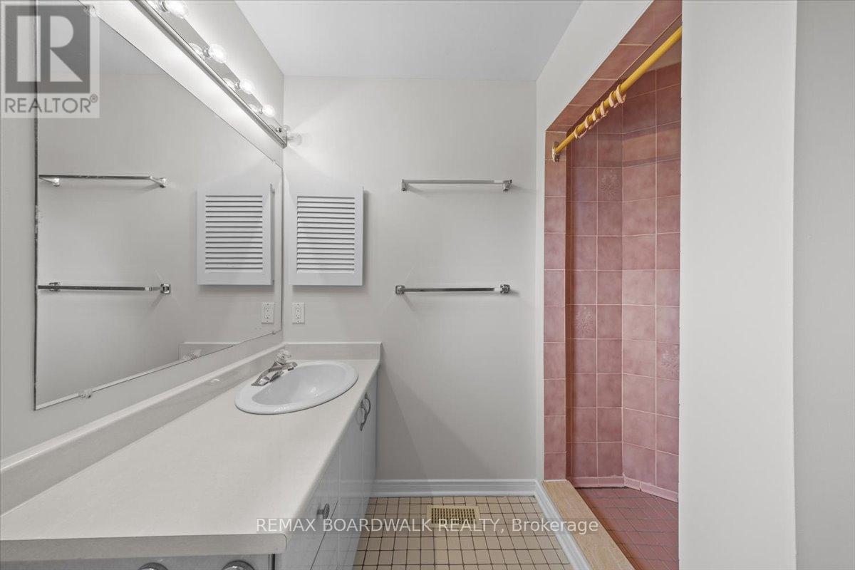 42 PICKWICK DRIVE - 24