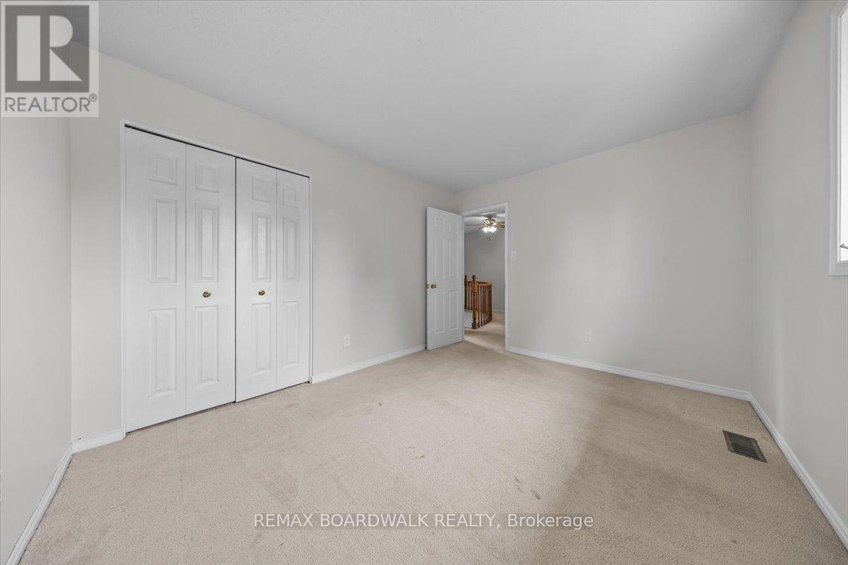 42 PICKWICK DRIVE - 26