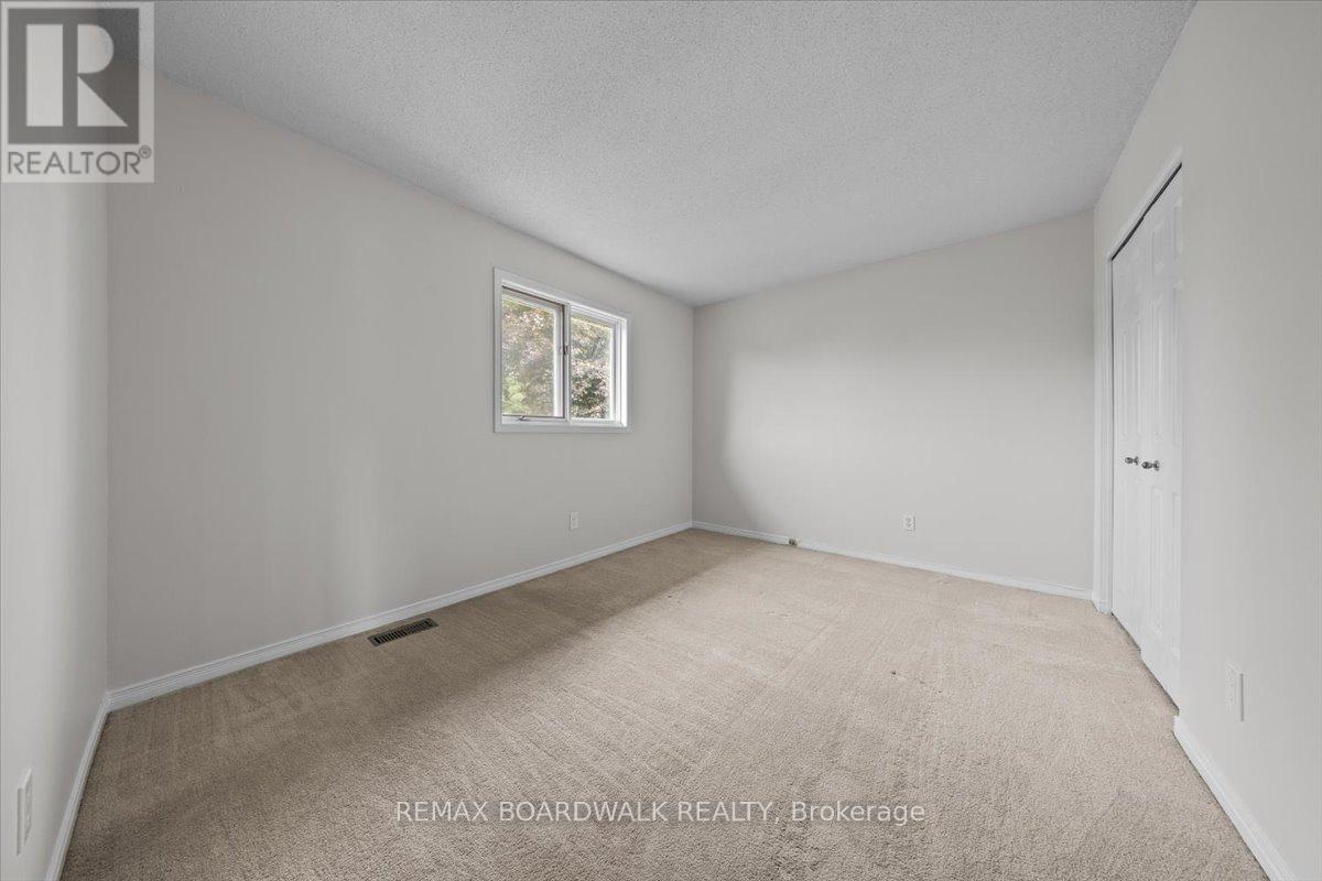 42 PICKWICK DRIVE - 29