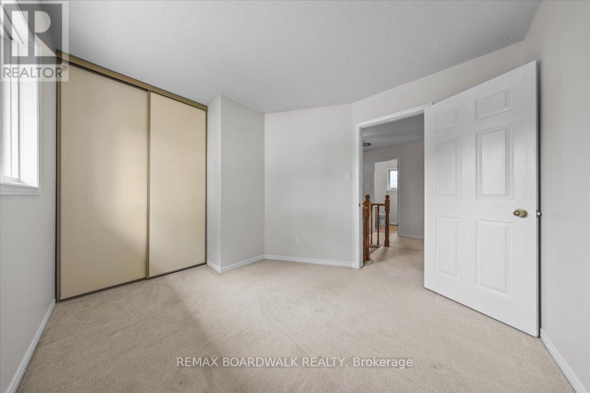 42 PICKWICK DRIVE - 31