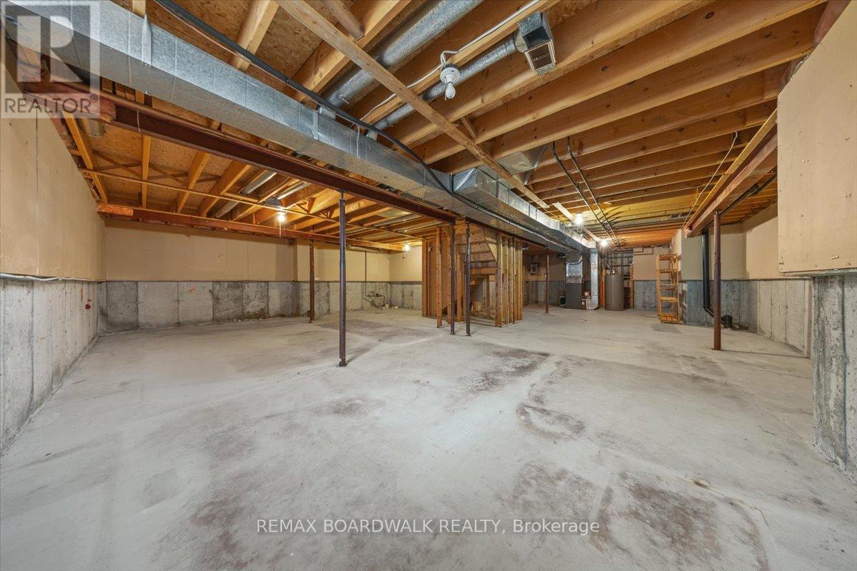 42 PICKWICK DRIVE - 34