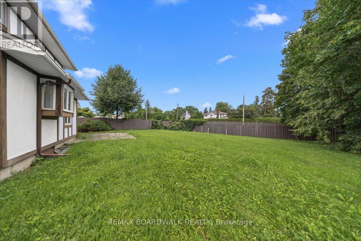 42 PICKWICK DRIVE - 37
