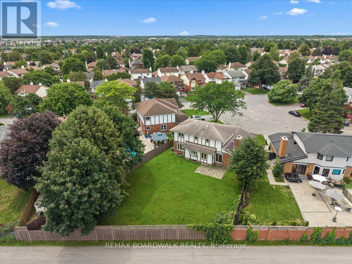 42 PICKWICK DRIVE - 38