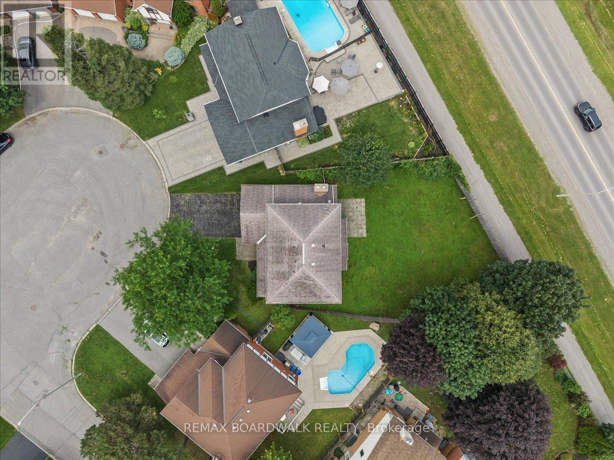 42 PICKWICK DRIVE - 39