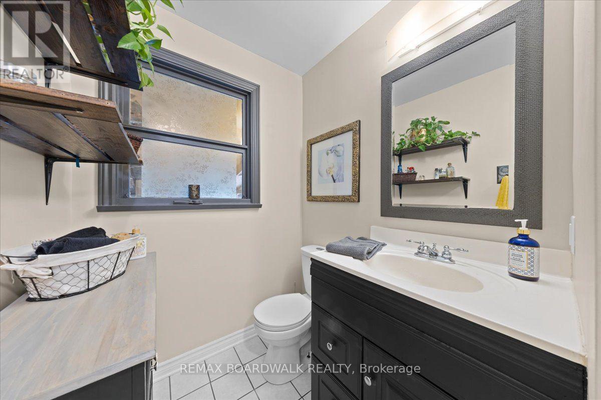 5907 43 HIGHWAY - Image 22