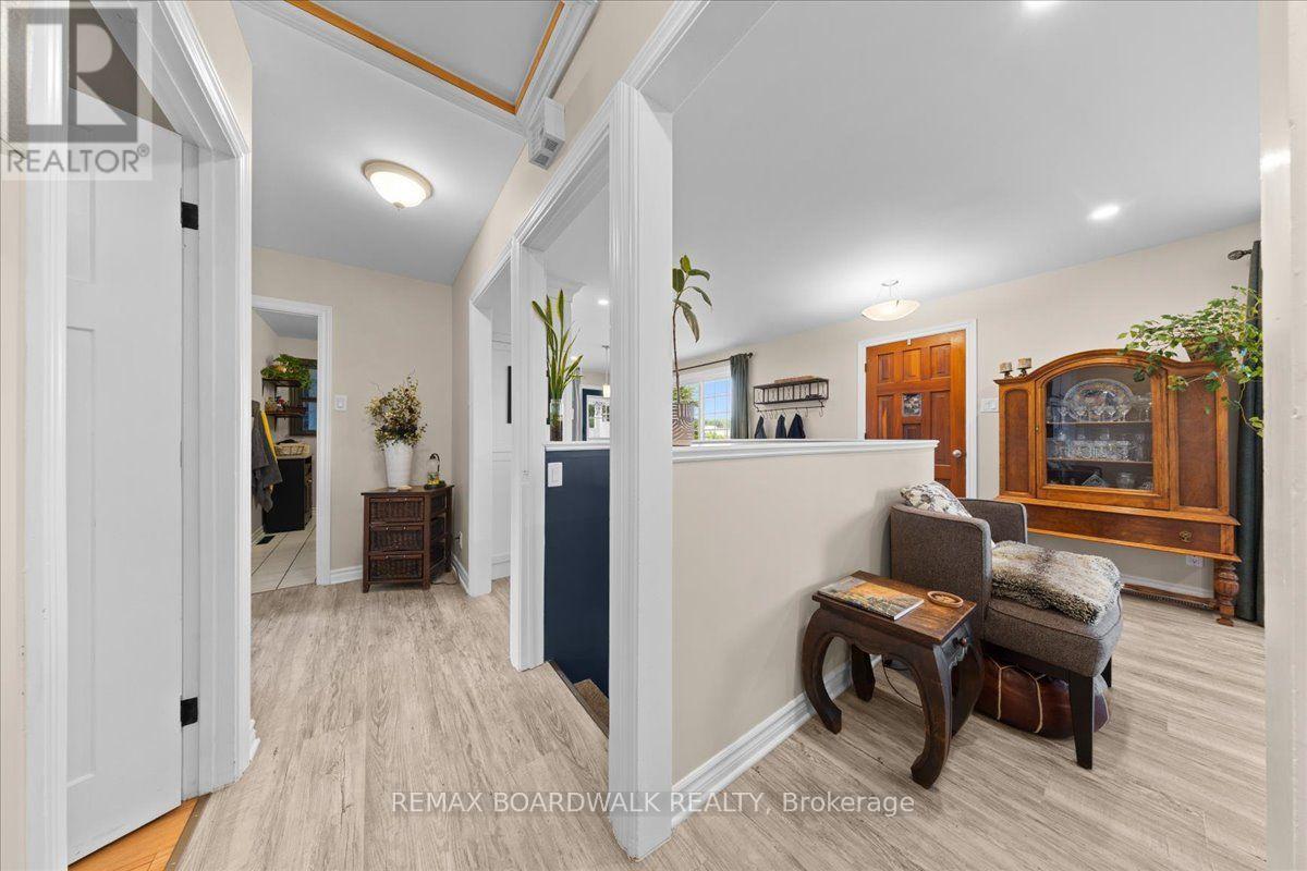 5907 43 HIGHWAY - Image 23