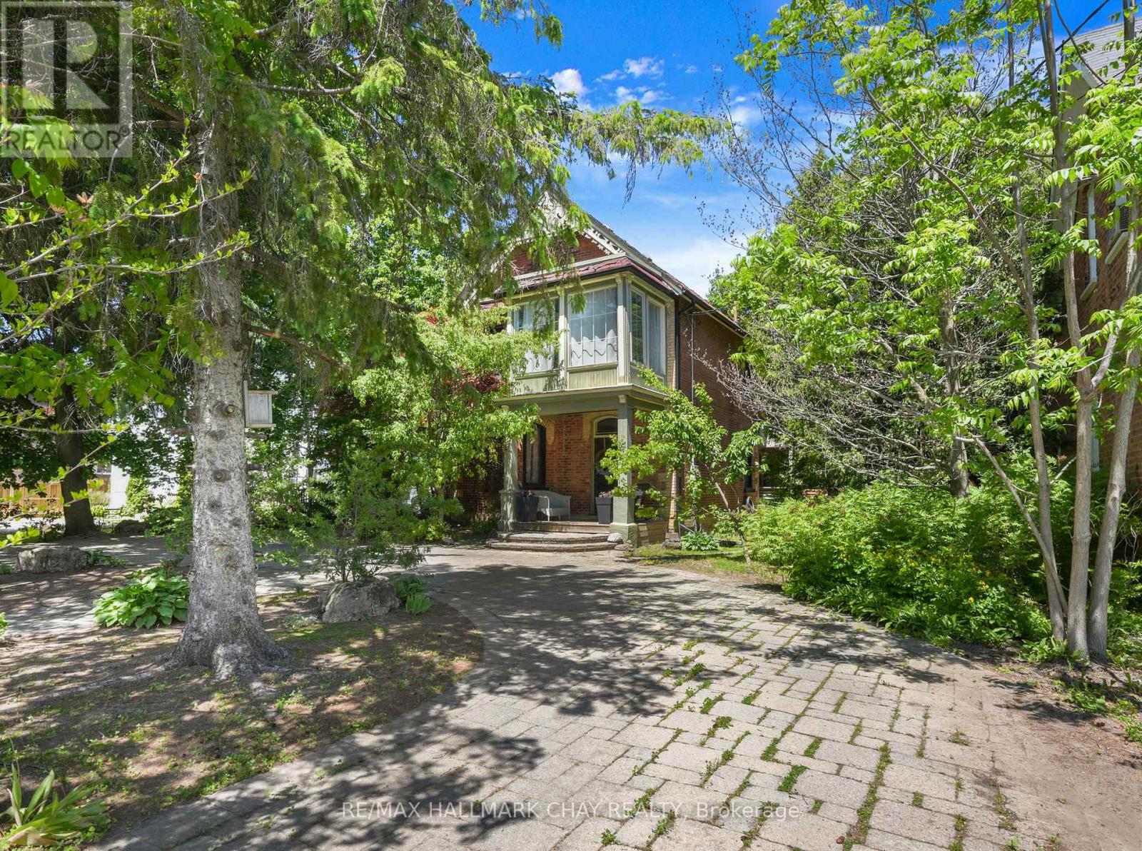 134 VICTORIA STREET E - 1