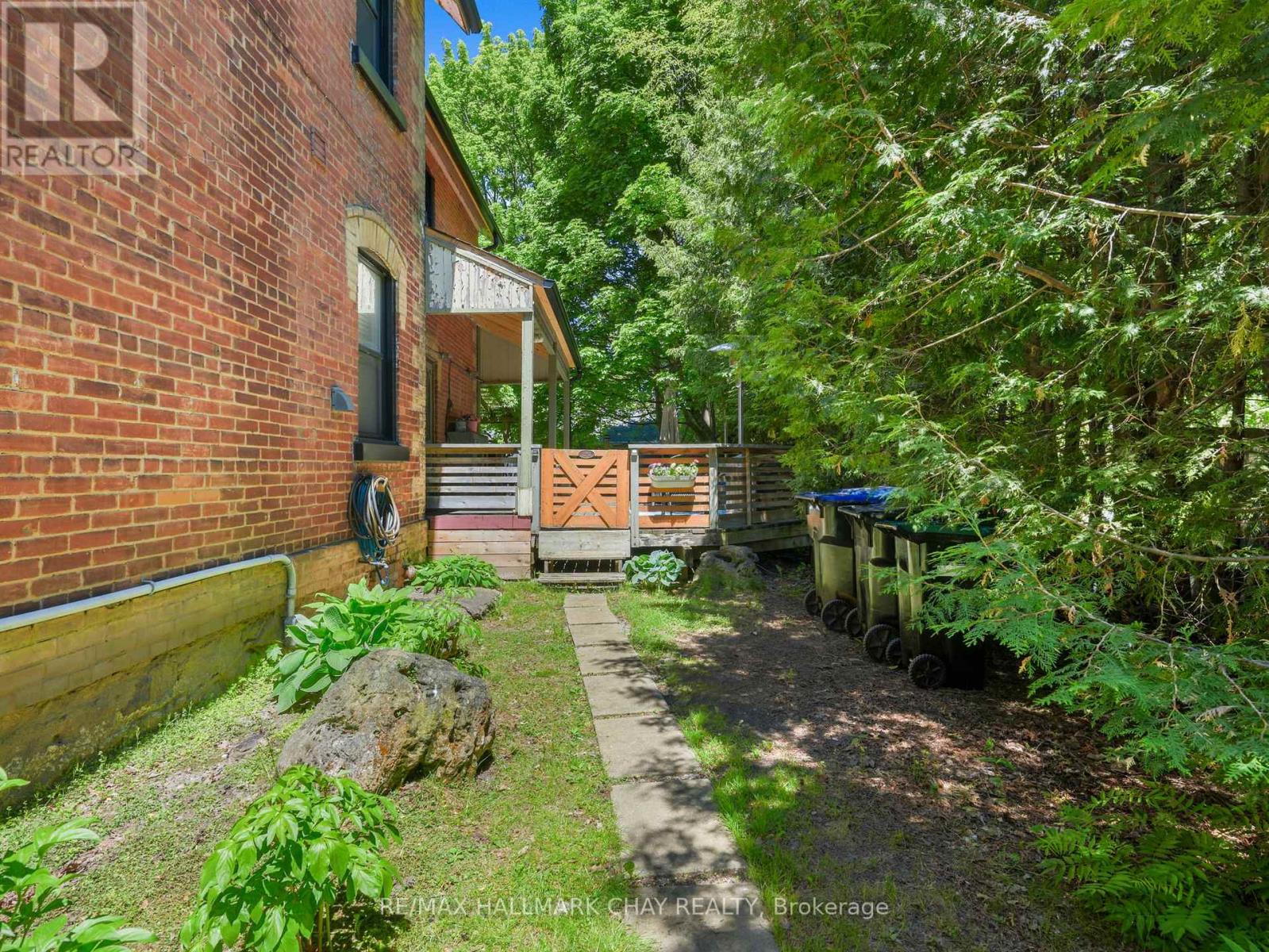 134 VICTORIA STREET E - 38