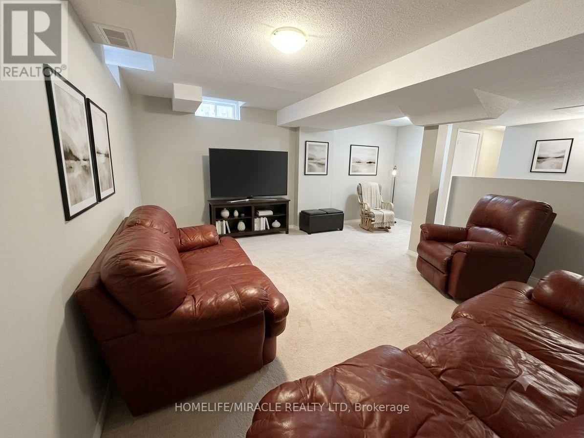 146 CADILLAC CRESCENT - 21