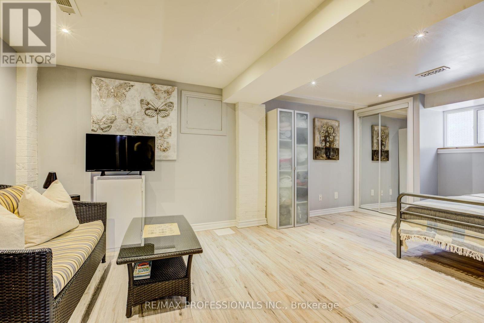 39 ROSEMEADE AVENUE - 29