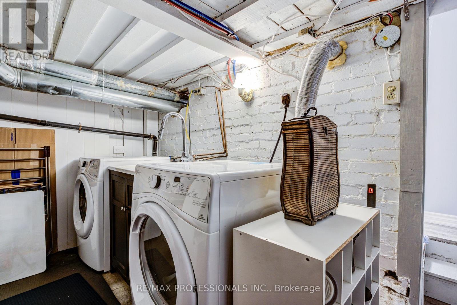 39 ROSEMEADE AVENUE - 37
