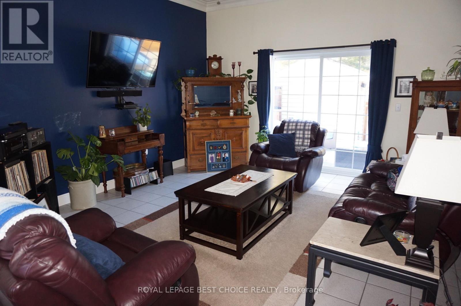 246 PINE STREET W - 10