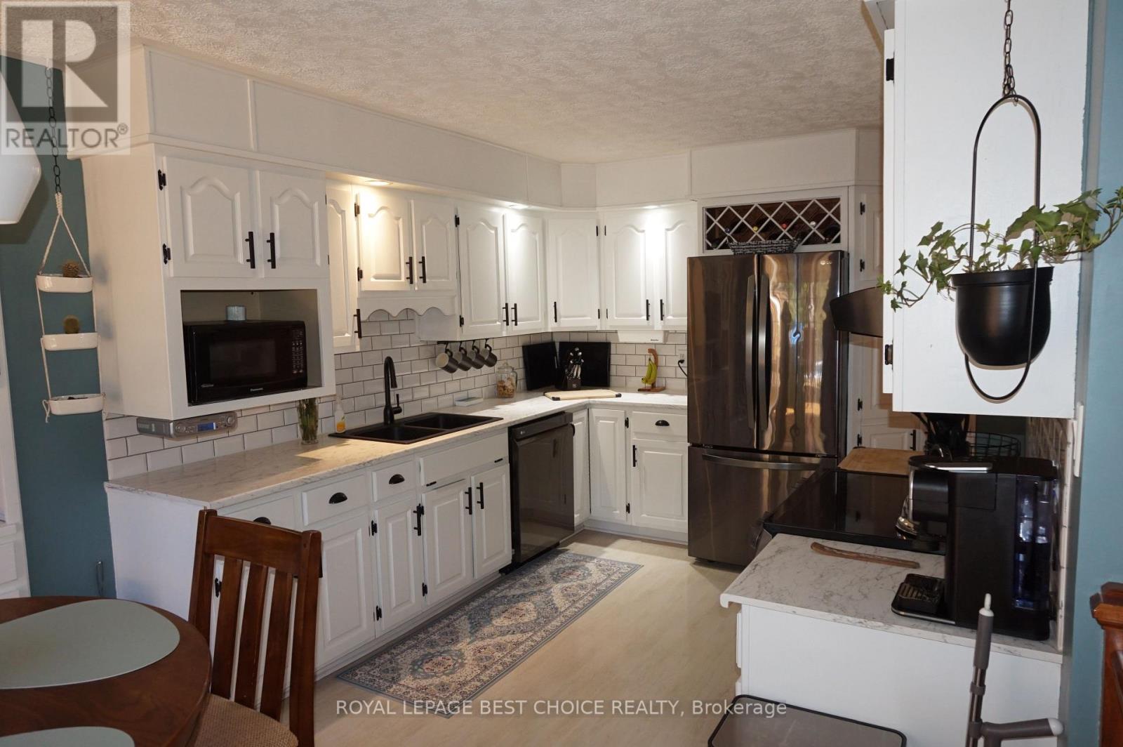 246 PINE STREET W - 14