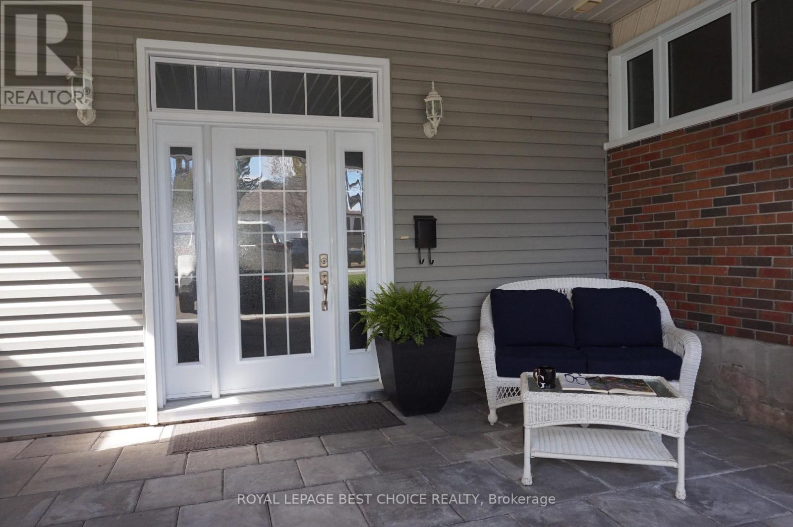 246 PINE STREET W - 9