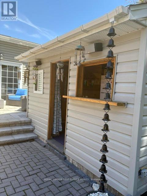 246 PINE STREET W - 8