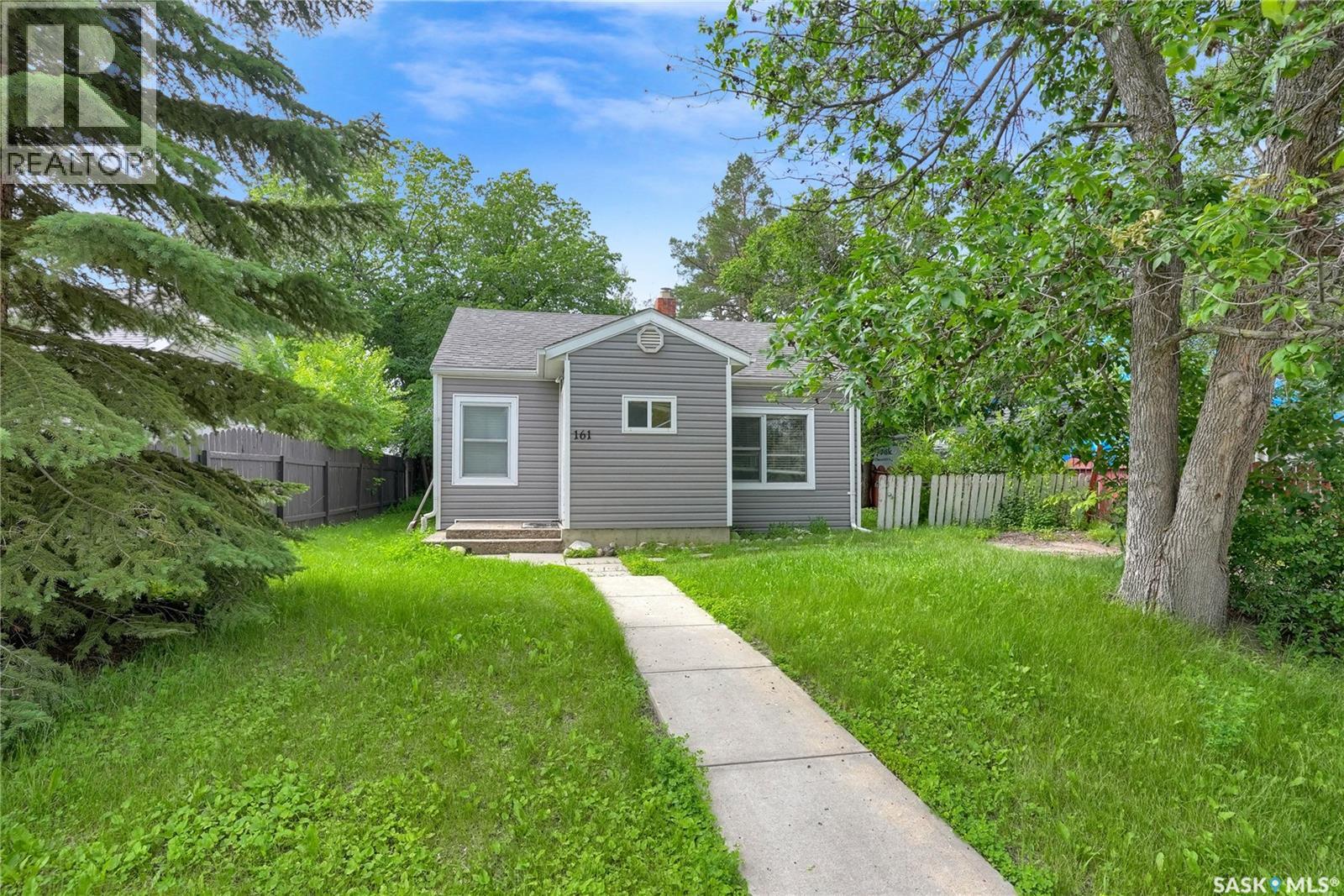 161 Lillooet STREET E - 1