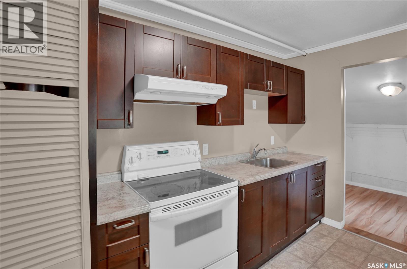 161 Lillooet STREET E - 11