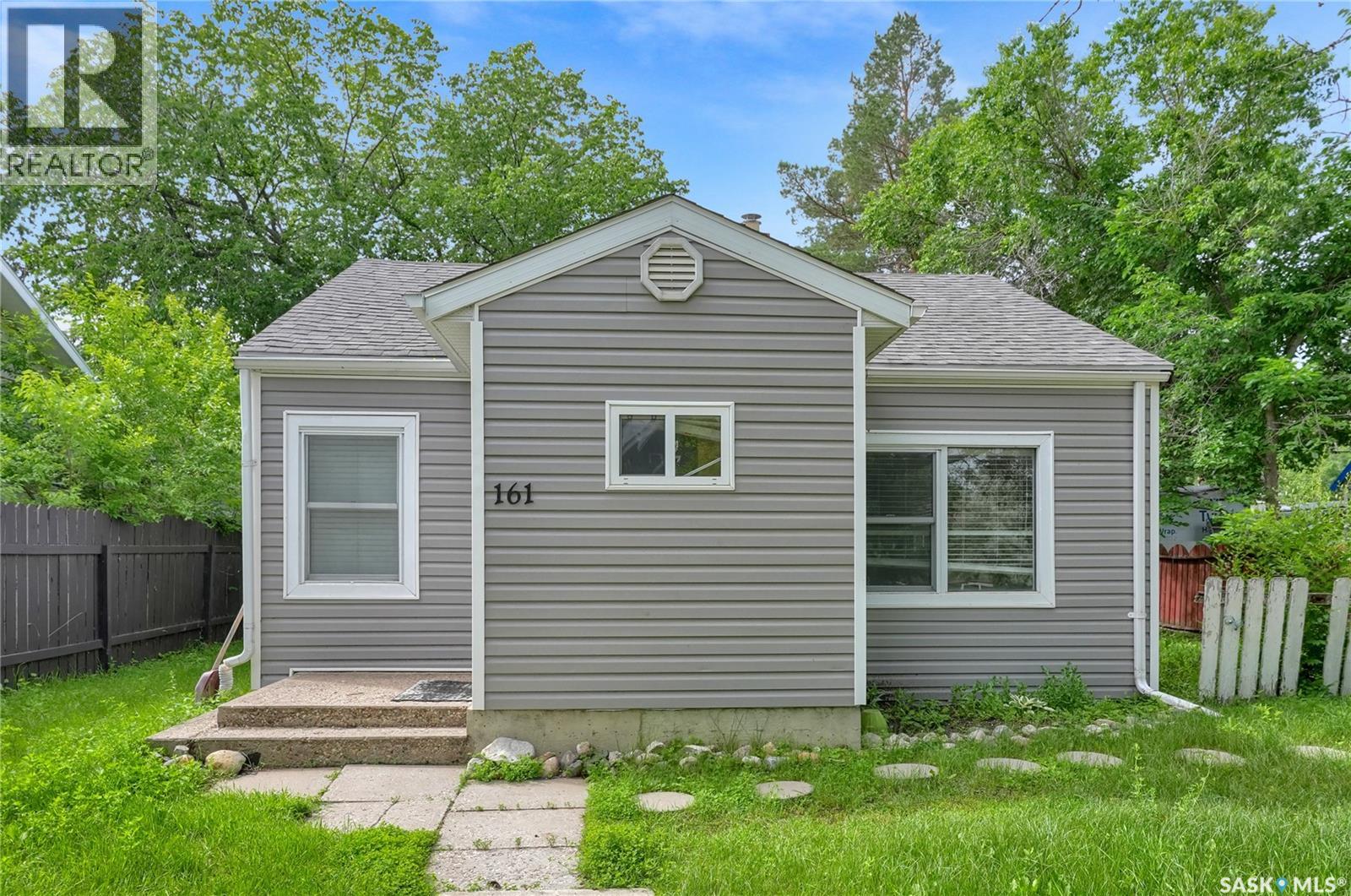 161 Lillooet STREET E - 4