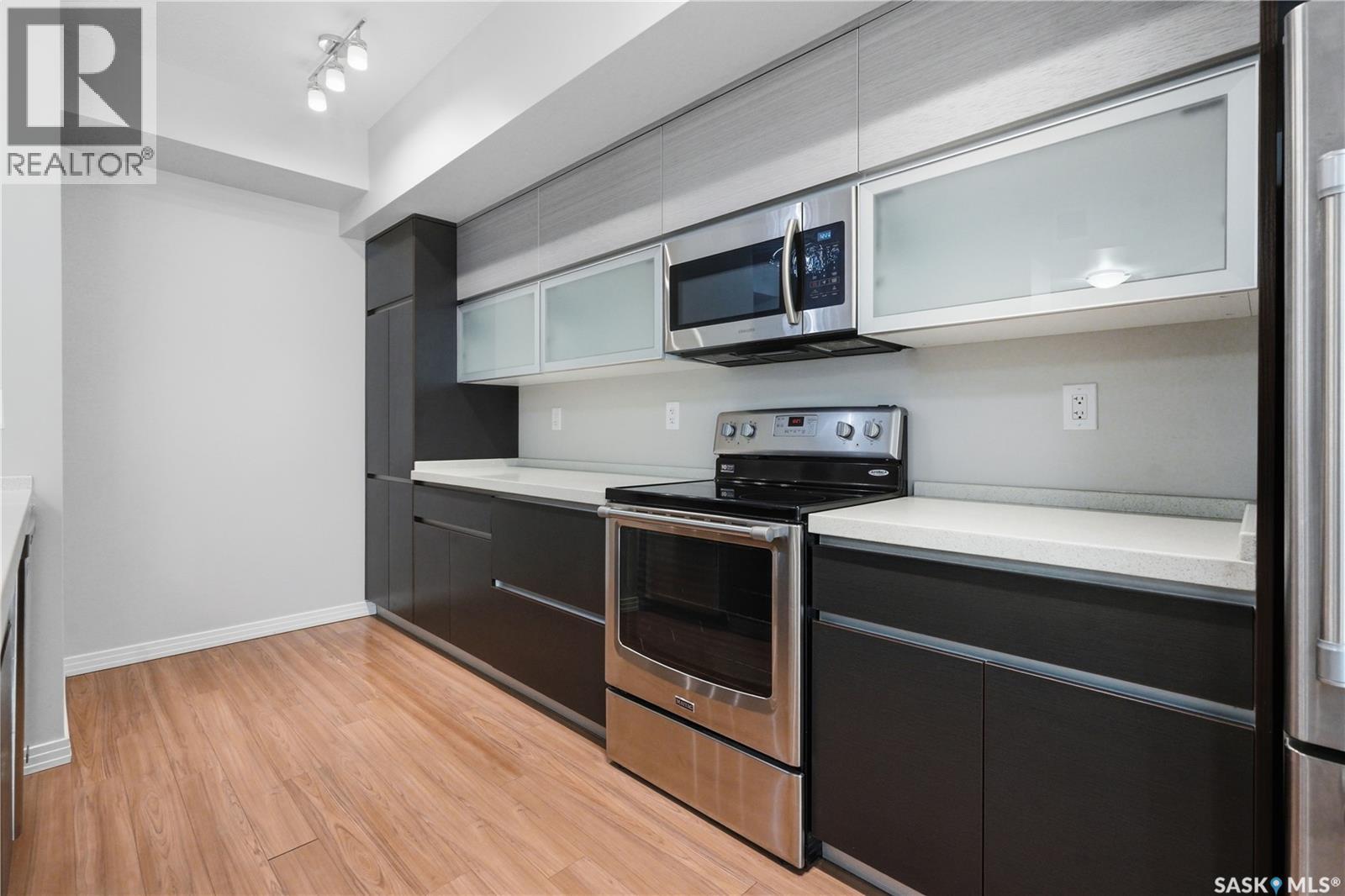 #119 235 Evergreen SQUARE - 10