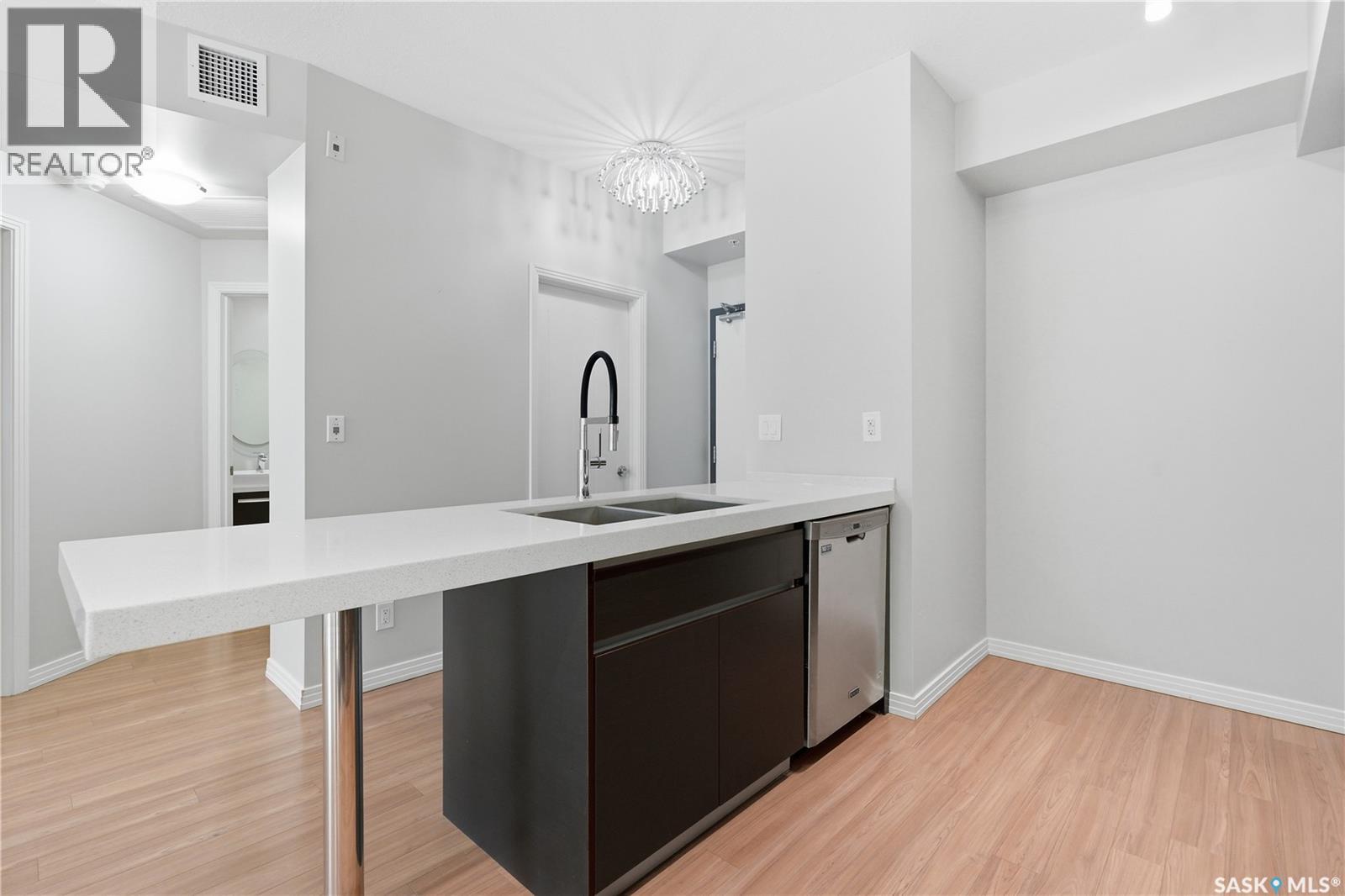 #119 235 Evergreen SQUARE - 11