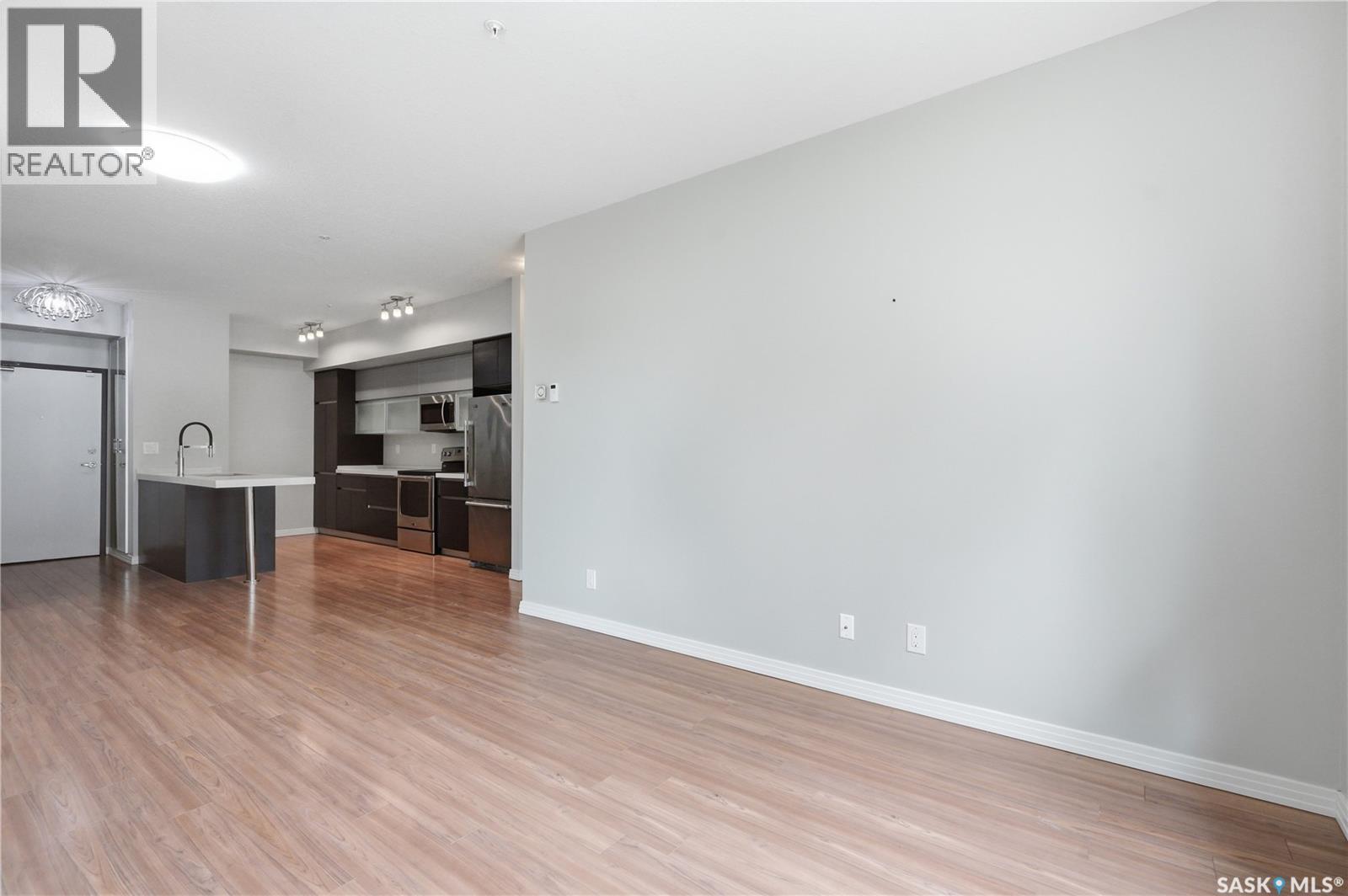 #119 235 Evergreen SQUARE - 16