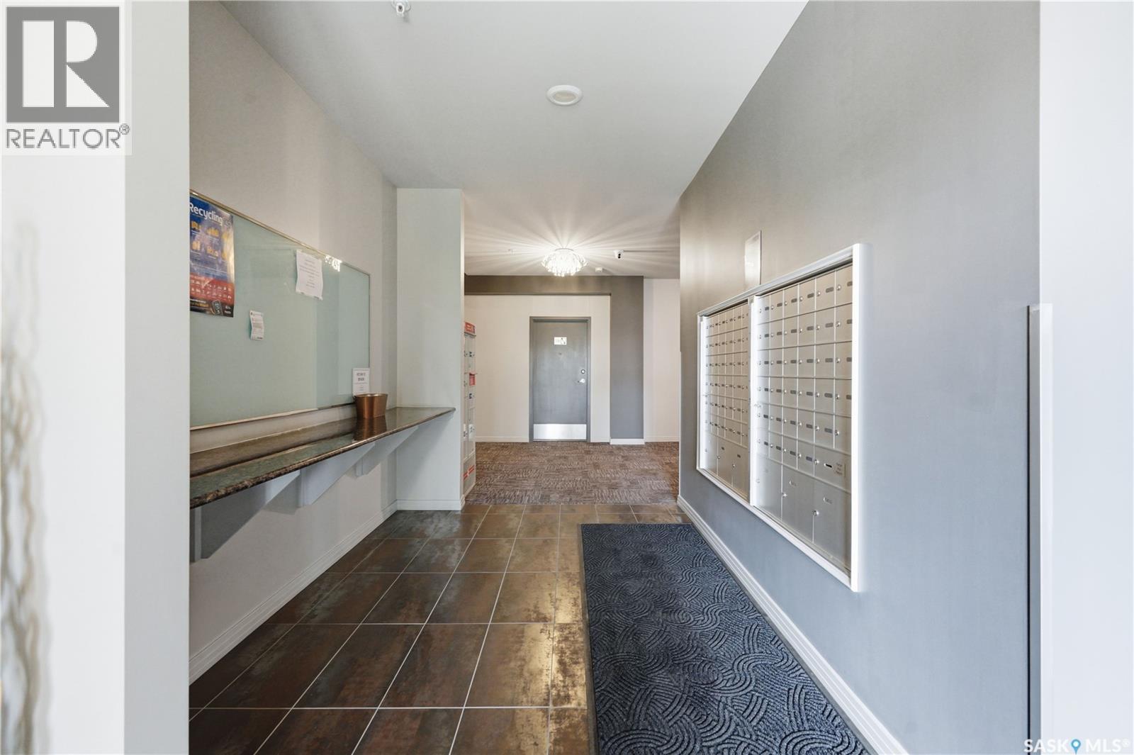 #119 235 Evergreen SQUARE - 29